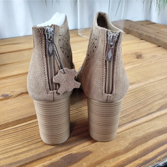 American Rag | Shoes | American Rag Glial Taupe Laser Cut Open Toe ...